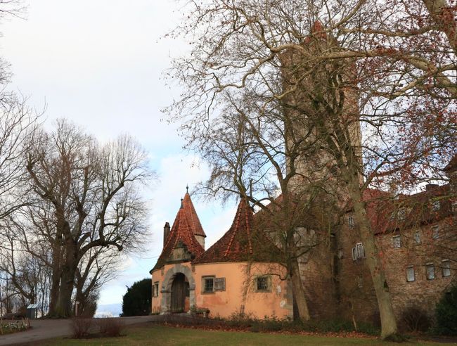 ランチの後は、ブルク公園へ。<br />でも景色もまあまあだし、木も枯れてて寂しい感じでした。<br />