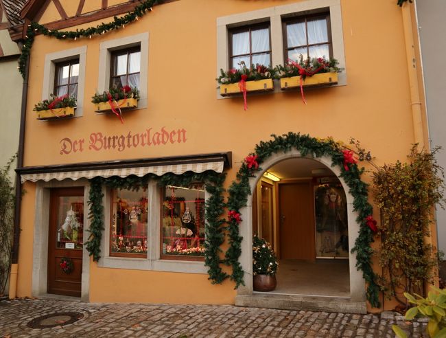 民族衣装の店。<br />かわいい。