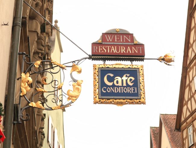 カフェの看板。