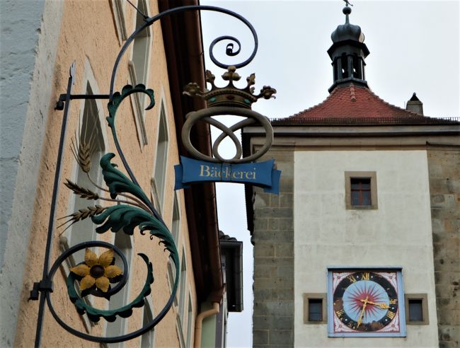 これもプレーンライン近くのパンやさんの看板。<br />プレッツェルです！