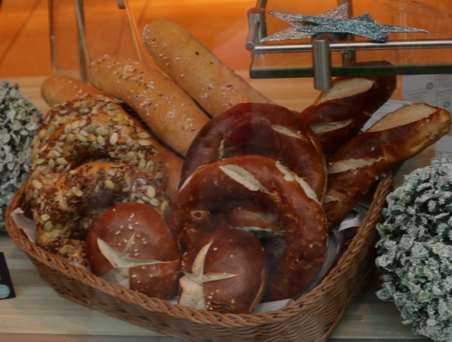 このパン、とっても美味しそう。<br />ドイツパンぽい。