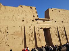 ホルス神殿へ