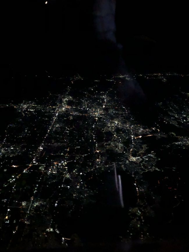 飛行機から香港の夜景です。