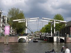マヘレのハネ橋をくぐってドンドン進んでいく。