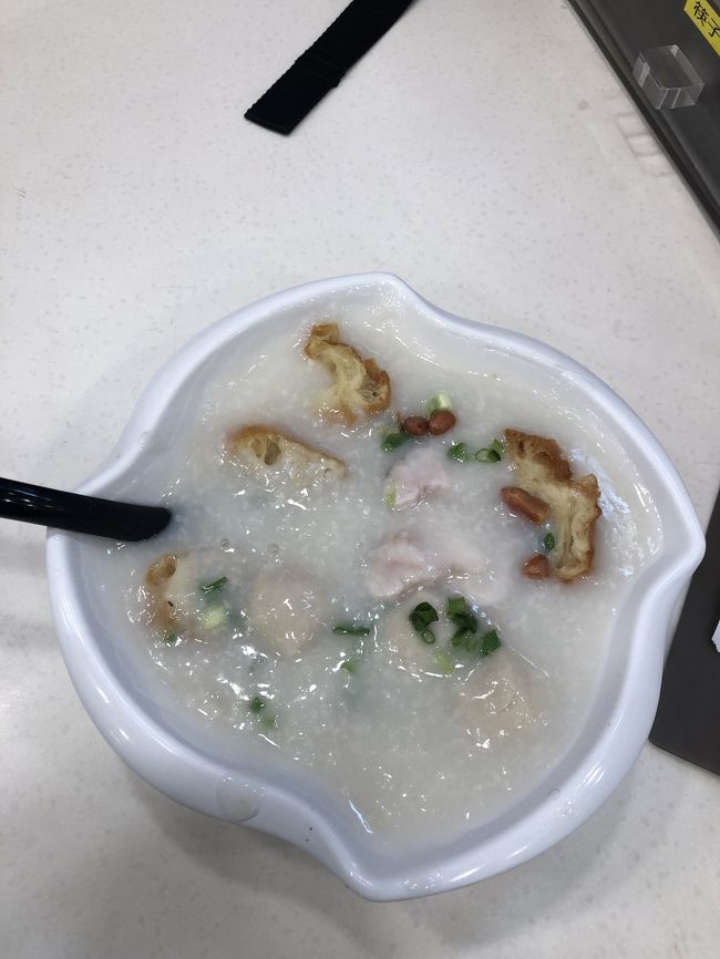 せっかく香港に来たので 中華料理。 お粥屋さん沢山あります。 今回は油麻地駅側の海王粥店に行きました。<br />値段は30～60香港ドル位で食べられます。 メニューは写真も載ってるので注文し易いです。