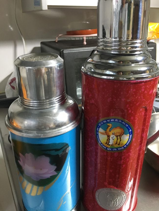 新旧交代！<br /><br />でも、お疲れさまの子は、部屋に飾ってあげましょう（あー、また部屋がごちゃごちゃ）