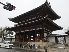 仁和寺山門です。