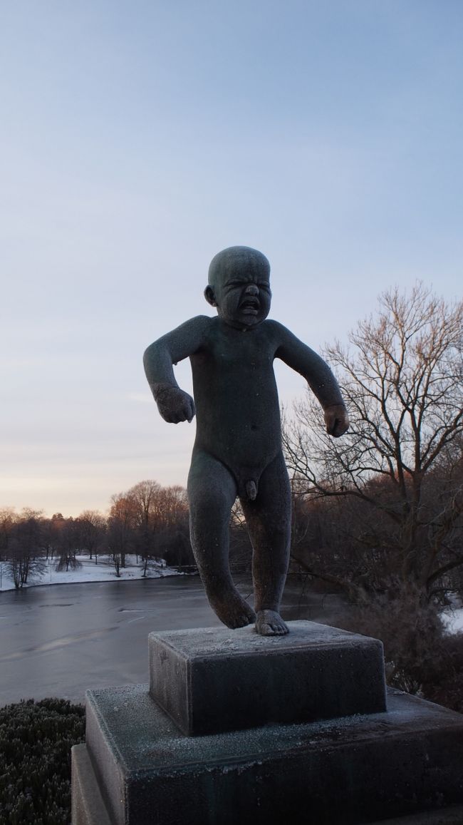 一番有名な、怒りんぼう。<br /><br />橋の真ん中に小さくあります。