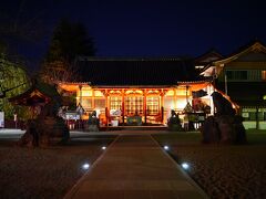 夜の浅草神社は厳かな雰囲気