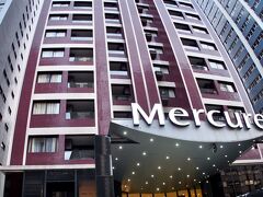 【メルキュール クリチバ バテウ ホテル】

毎回、宿泊している「Mercure Critiba Batel Hotel」です。

ここを選ぶのは、友人が歩いて、散歩がてらにここまで迎えに来れるから........