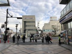 近鉄奈良駅前を通って奈良女子大学方向に進みます。
私は10キロコース参加で、フルマラソンよりスタートが30分遅いですし参加者も少ないので、ちょっと閑散とした感じです。