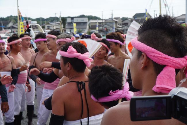 大多喜市街から大原はだか祭へ 18基の神輿を次々と荒海へ担ぎ込む 汐ふみ が祭りの華 上半身裸の男たちの筋肉隆々 逞しい肉体美も眩しいです いすみ 大多喜 千葉県 の旅行記 ブログ By たびたびさん フォートラベル 大多喜市街から大原はだか祭へ 18基の神輿を次々と荒海へ担ぎ込む 汐ふみ が祭りの華 上半身裸の男たちの筋肉隆々 逞しい肉体美も眩しいです いすみ 大多喜 千葉県 の旅行記 ブログ By たびたびさん フォートラベル