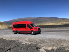 さっきのところから少し車を走らせて
サドル・ロード上に車は停車
ここで降ります。