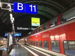フランクフルト中央駅から、まずはRBにてフランクフルト南駅に移動
ヨーロッパ時刻表によると、普段はウィーン行きの列車も中央駅から出ているようだが、この日（日曜）は南駅からしか出ないようだった