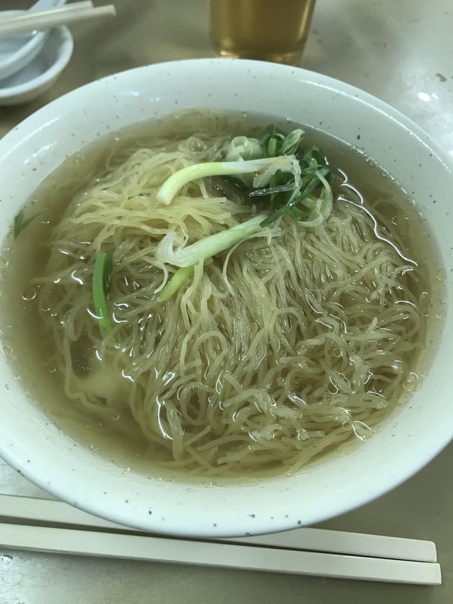 こちらは海老ワンタンメン。<br />麺がゴムのような不思議な食感！