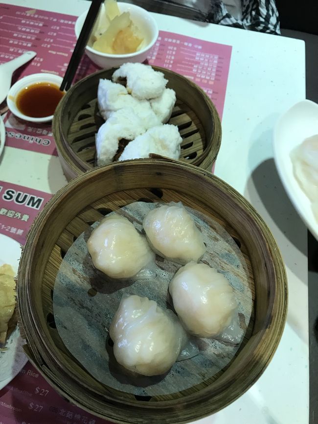 この海老餃子も美味しかった～。<br />海老がプリプリ！<br />奥にはチャーシューパオ。<br />甘いのでデザート代わりにも。