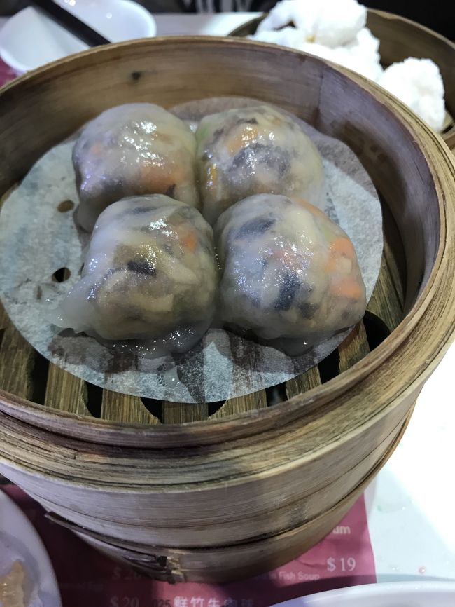 まだ食べます。<br />こちらは野菜餃子。<br />もちろん、これも美味しい。