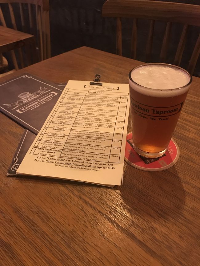 お腹も満たされたので、クラフトビールを飲みに行きました。<br />香港の人はあまりお酒を飲まないようで、店内は欧米人ばかりでした。