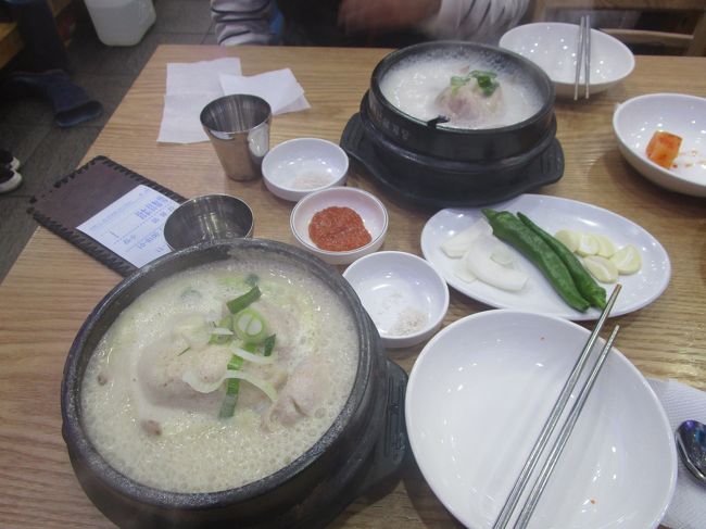 ゴマが入ってる方が美味しかった。<br /><br />お店を出た時には外まで人が並んでた