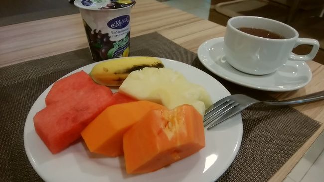 デザートいただきながら気づいた。<br />あ、玉子料理のスタッフさん、いるじゃん！<br />明日はオムレツ食べよう。