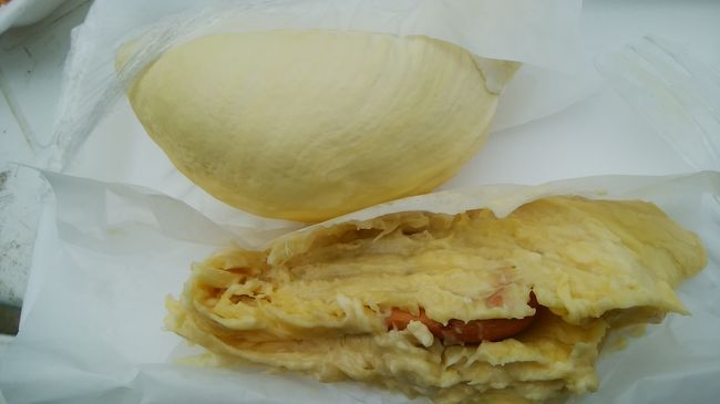 ご一行様全員ドリアンを食べたことがないと仰る。<br /><br />なので、トイレがてら若手男子1名とセントラルフェスティバル行ってきました。<br />好物買ってきましたよ～