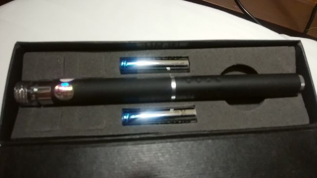 悲しいかな、仕事用のレーザーポインター。<br />床下作業で使います。