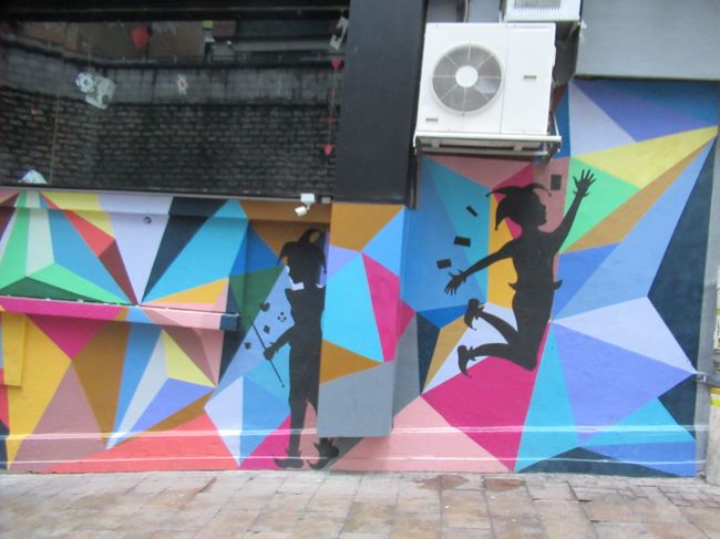 MTRで中環に向かい、壁アートを楽しみに行きました。