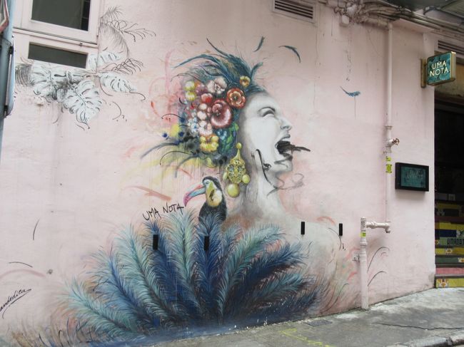 いろいろなテイストの絵がそこかしこにあって、歩くだけで楽しい！