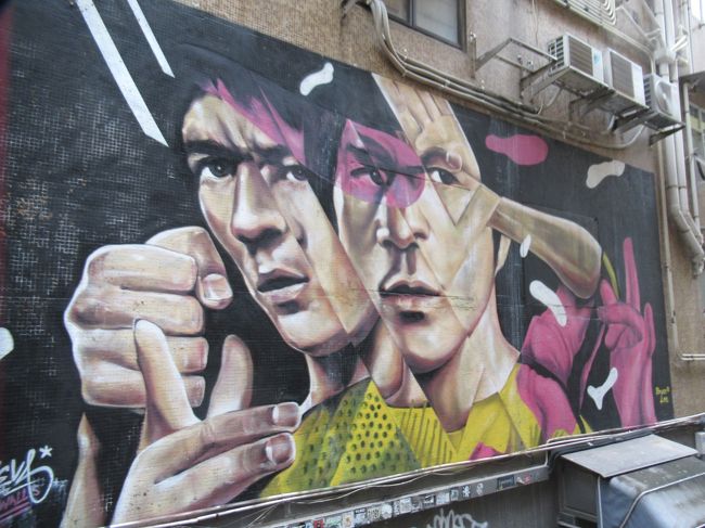 突如、坂の途中にブルースリーが！