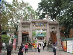 MTRで黄大仙駅で降りて、黄大仙廟にお参りに行きました。