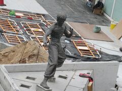 工事中のアベニューオブスターズ、ブルースリーだけ何とか見えました。