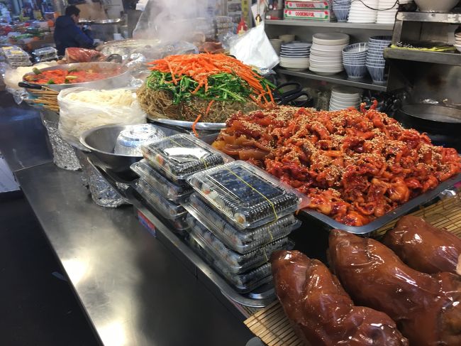 24時から開くの南平和市場で2時過ぎまで買い物し、寝たのが3時過ぎでしたが、弾丸旅なので早起きしないと！<br />眠さにムチ打って、9時前にはチェックアウトし、<br />広蔵市場に向かいます。<br />ここで、朝ご飯の予定。