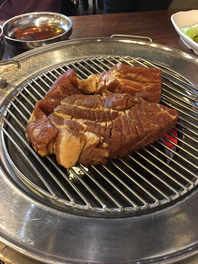 デジカルビとサムギョプサルのお店です。<br /><br />デジカルビ2人前注文<br />