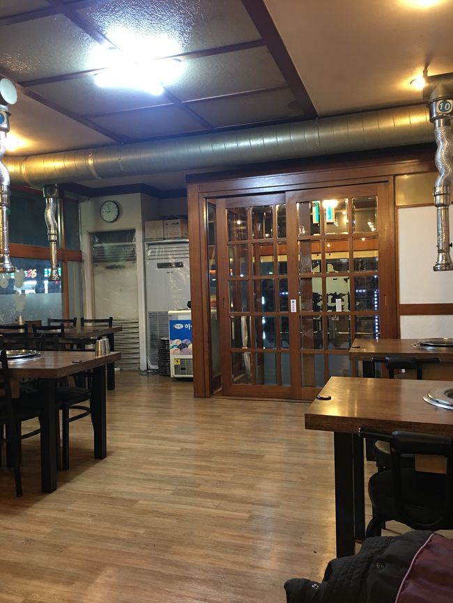 昔ながらの食堂です。<br />オンドルで足元も暖か