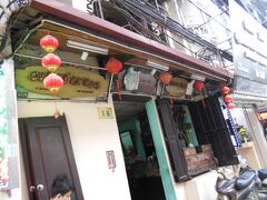 この工事をやっていた隣が目的地チャーカーラボンです。