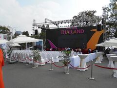 湖へ到着しました。この日は数日後に訪問するタイのイベントをやっていました。