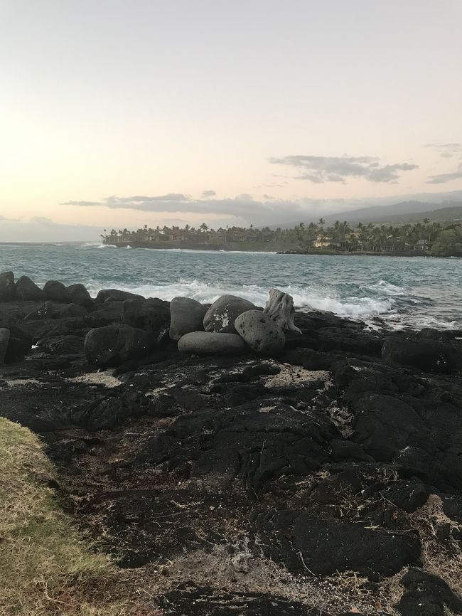 シェラトンコナホテル前に広がる溶岩