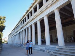 古代アゴラ博物館（アッタロスの柱廊）にやってきました。

この柱廊は長さが115メートル、奥行きは20メートルもあり、
現在の柱廊は、元の柱廊の石を使って1950年半ばに復元されたそうです。
