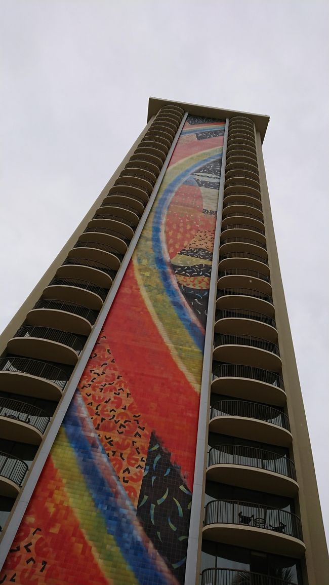 昨晩は、荷物の整理がなかなか終わらずほとんど寝ていない状態で朝を迎えました。<br /><br />お世話になった『レインボータワー』<br /><br /><br />ちょっと最後にホテル周囲を散策<br /><br /><br />やっぱり帰りは、さみしいですね。<br /><br /><br /><br />