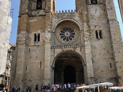 徒歩で大聖堂へ