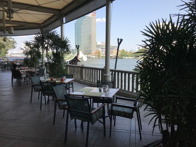 今日はリバーサイドカフェの方で朝食。やっぱり川沿いの席は気持ちいい。