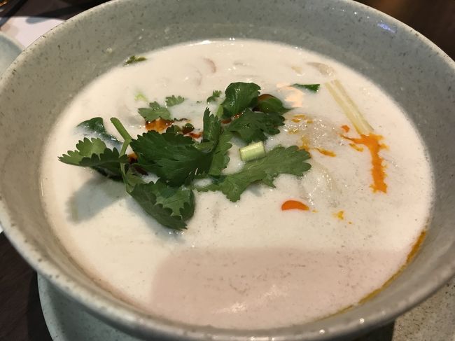 トムカーガイ。本格的な酸味があって美味しい。