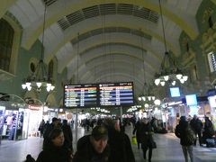 夕方は4時には暗くなります。
ホテル近くのカザン駅に見学と夕食を食べにやってきました。