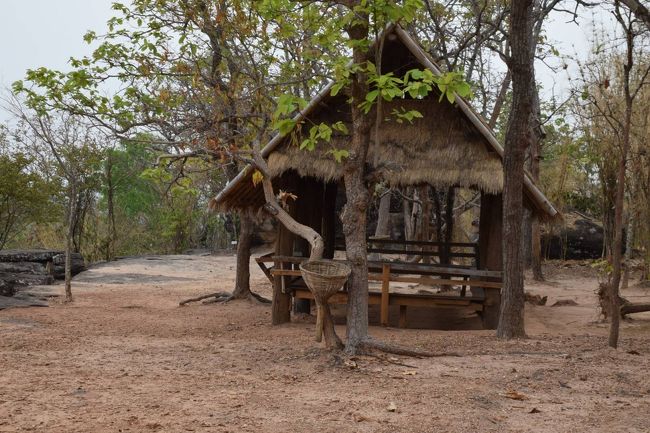 ようやく休憩所です。　誰もいません。