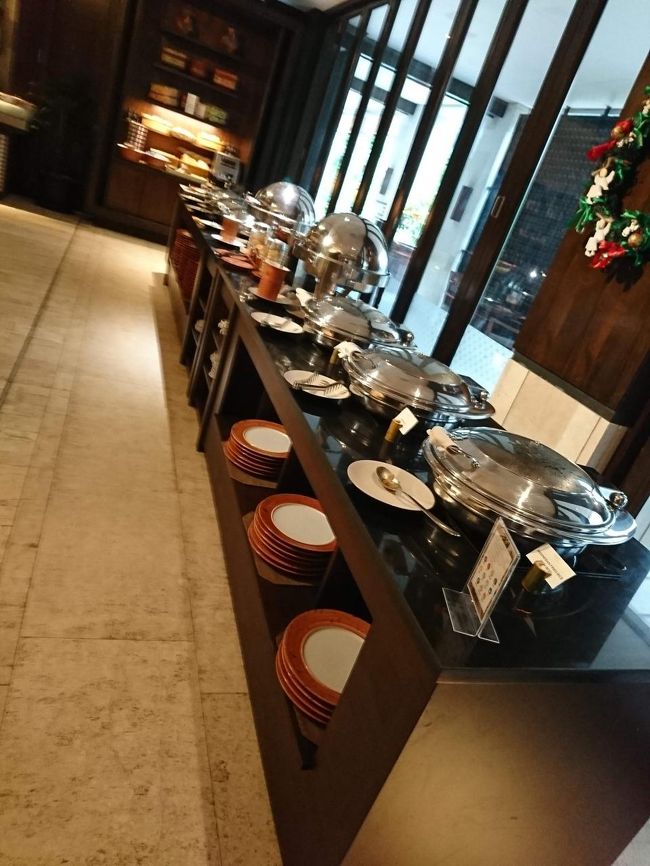 「Fairmont Sanur Beach Bali」<br /><br />ビュッフェスタイルのホットミール。