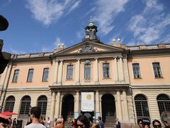 ストールトルゲット広場 (Stortorget)

そして、、ノーベル博物館(Nobelmuseet)
kuritchiはこのノーベル博物館(Nobelmuseet)の中のカフェへ、、

因みにノーベル博物館のショップでノーベル賞メダルチョコも購入出来ます、、
kuritchiはオスロのノーベル平和センターで購入済