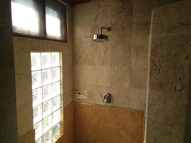 フロントの写真がありませんが、無事にチェックインして部屋に案内してもらいます。朝の10時過ぎにもかかわらず、さっそく部屋に案内してもらえました。ラッキーなのかサービスが行き届いているのか、とても助かりました。