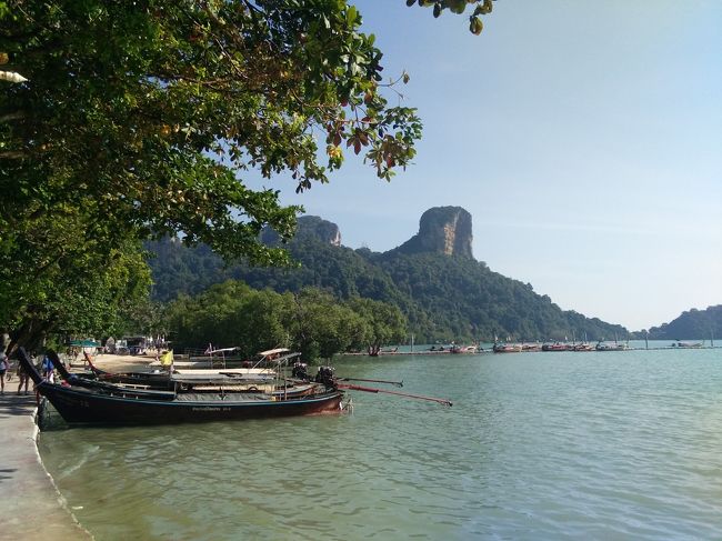 ライレイイーストビーチです。ここは、海水浴の場所ではありません。特にきれいでもないです。