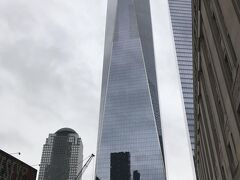 World Trade Center Stationで下車、まずは荷物を置きにホテルへ
その前にワンワールドトレードセンターを眺める

