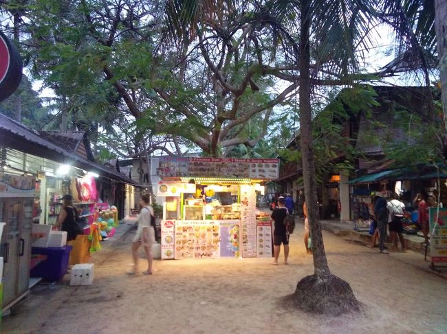 日没後のライレイストリート。